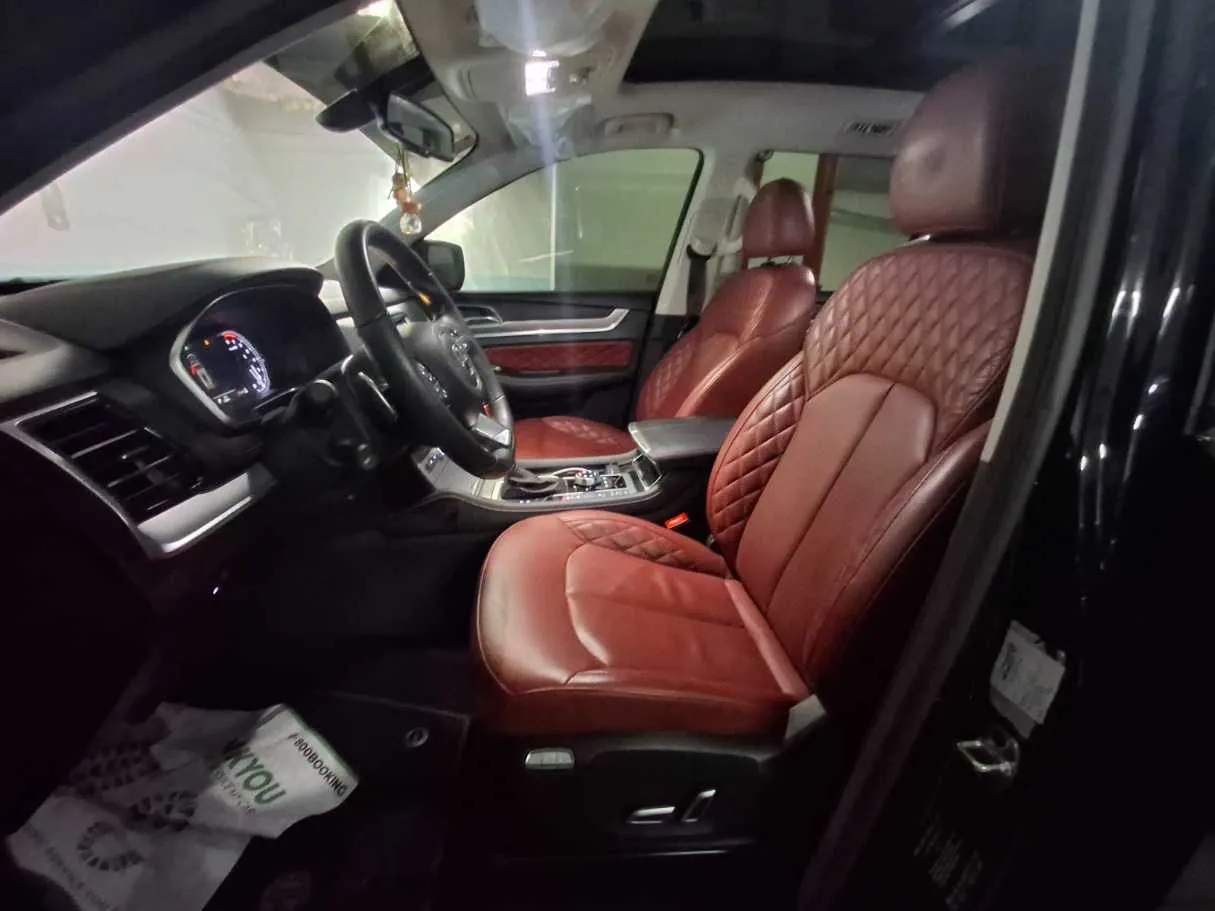 Car image 12