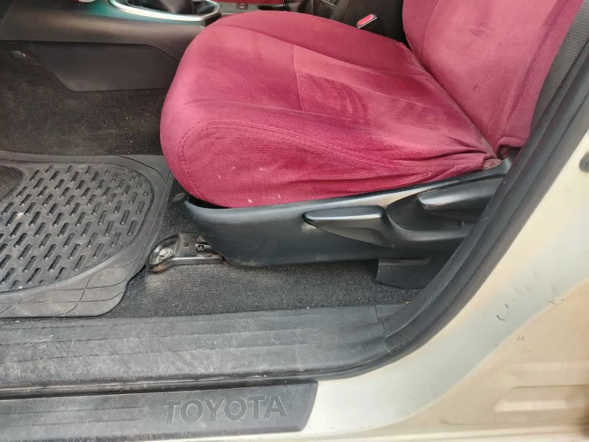Car image 26