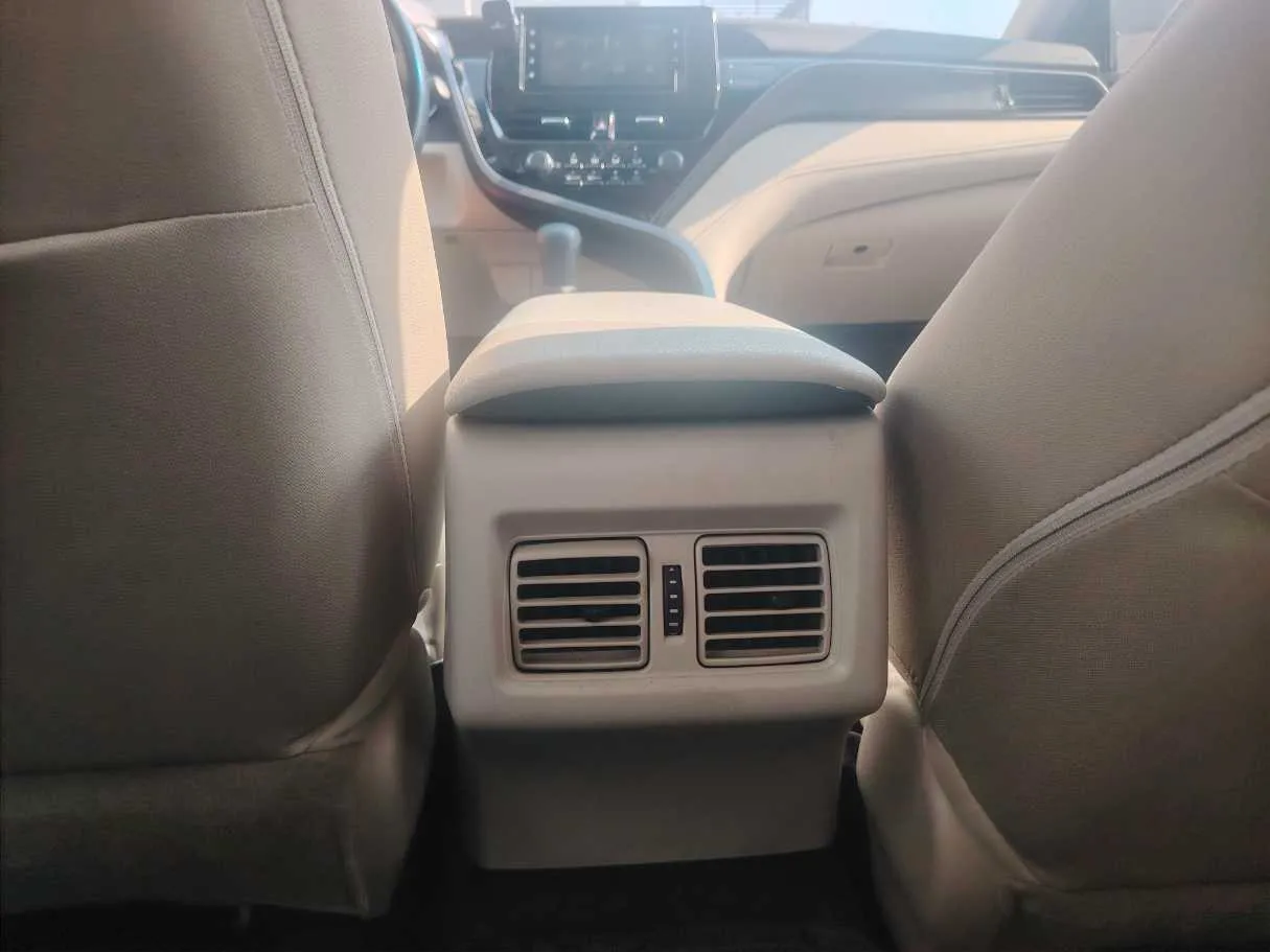 Car image 26
