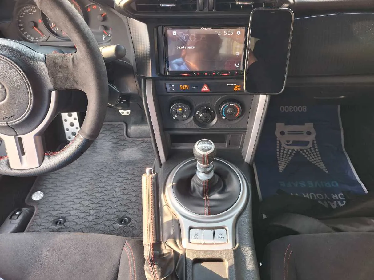 Car image 14