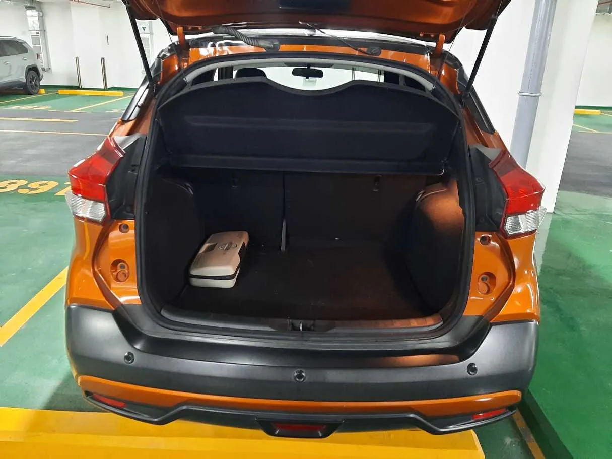 Car image 15