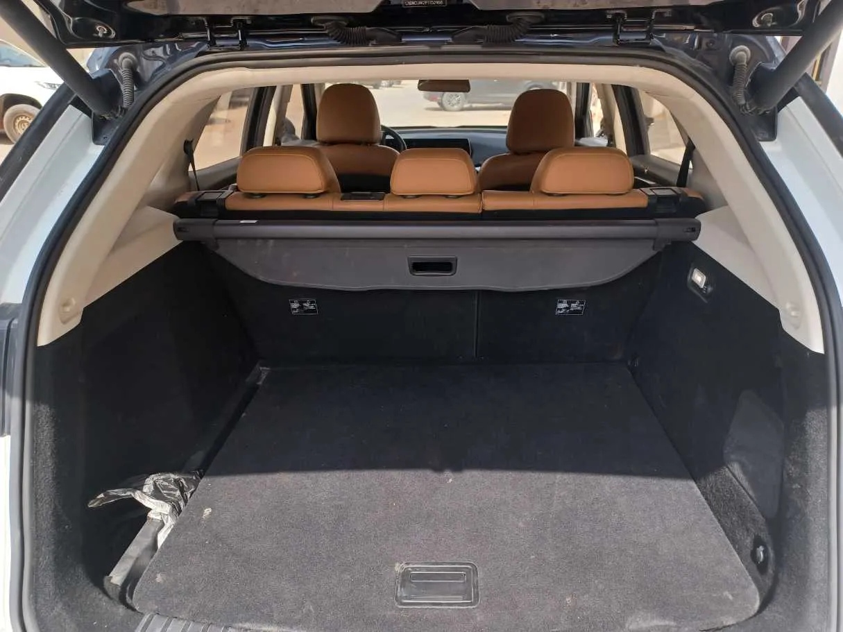 Car image 22