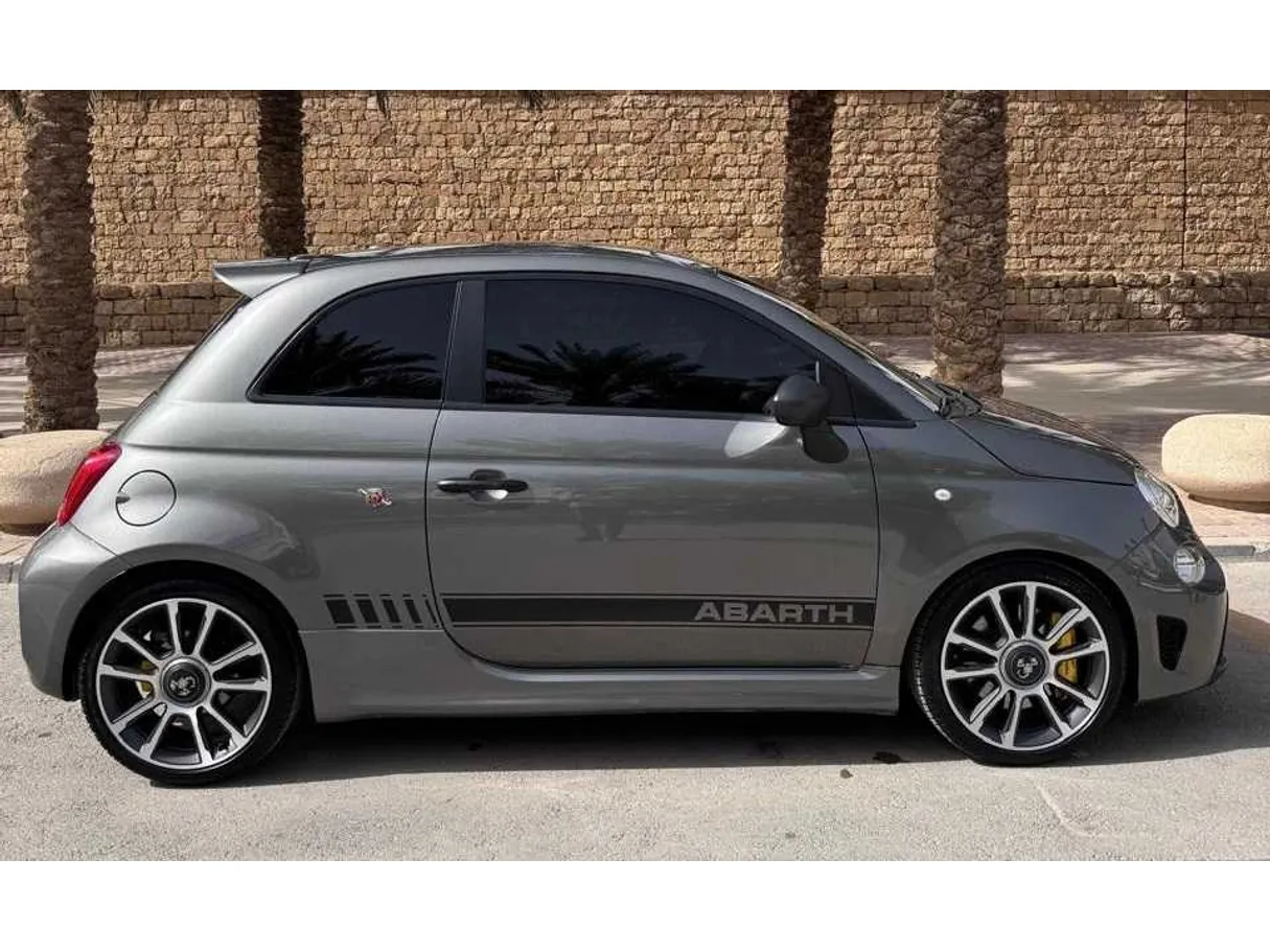 Car image 3