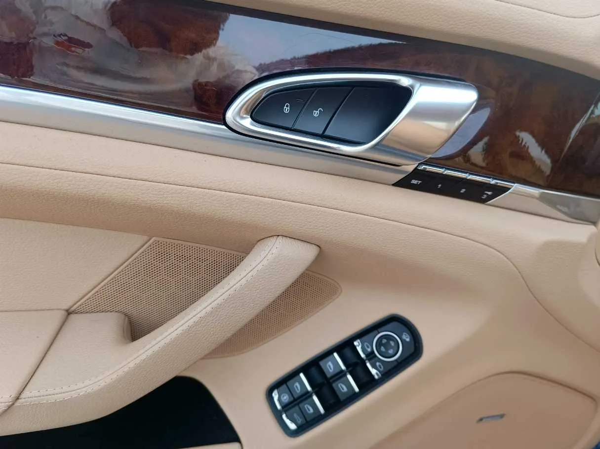 Car image 37