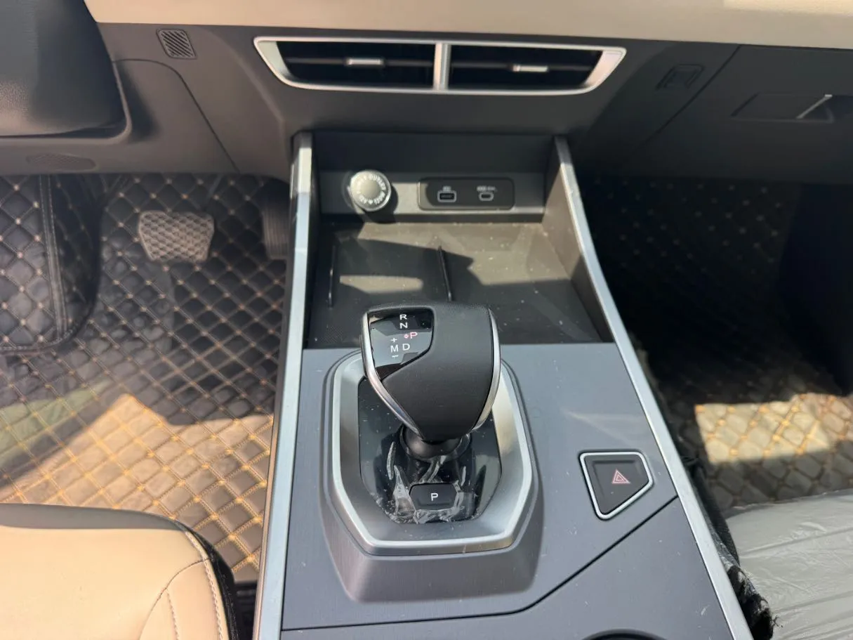 Car image 16