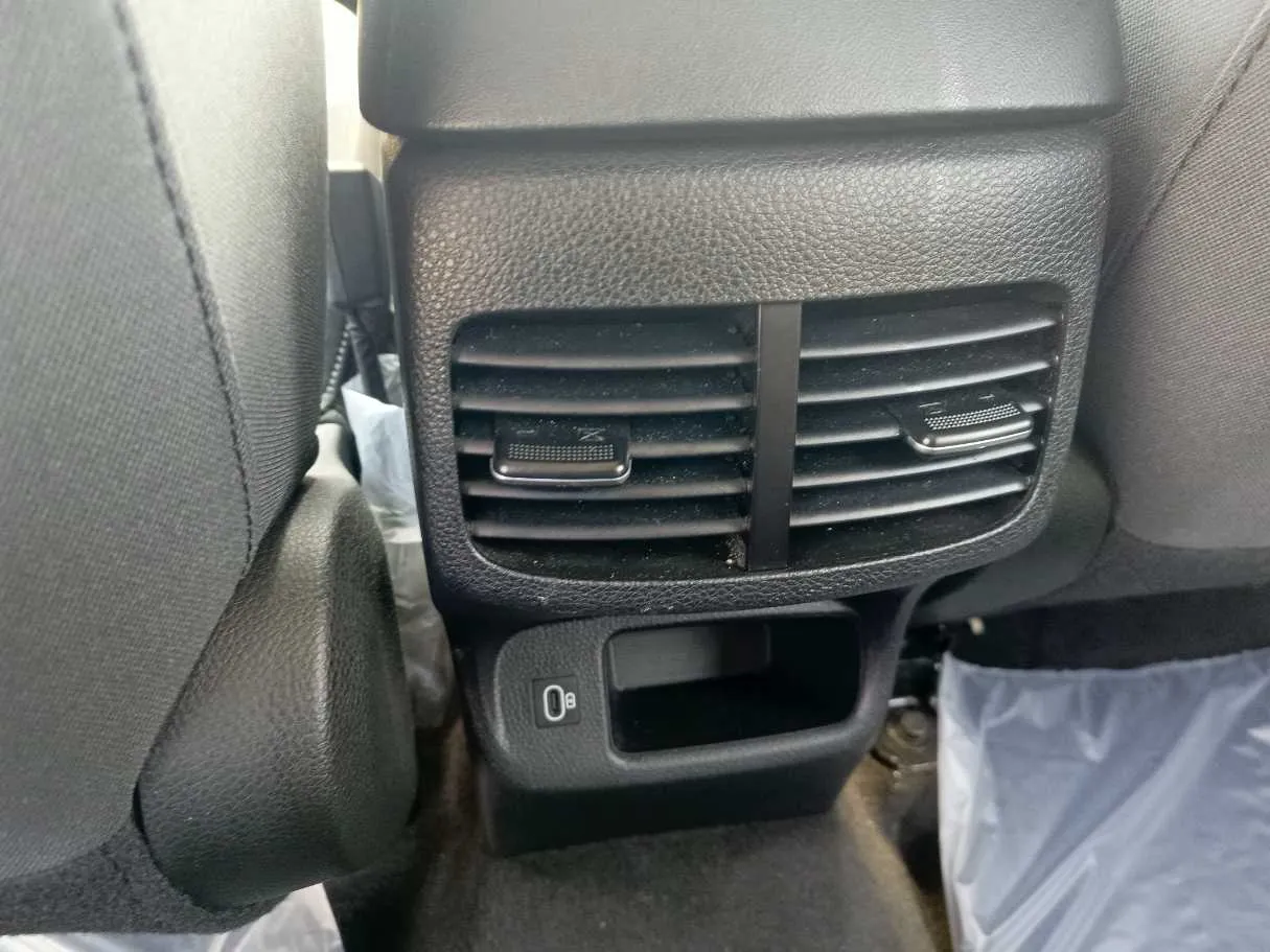 Car image 34