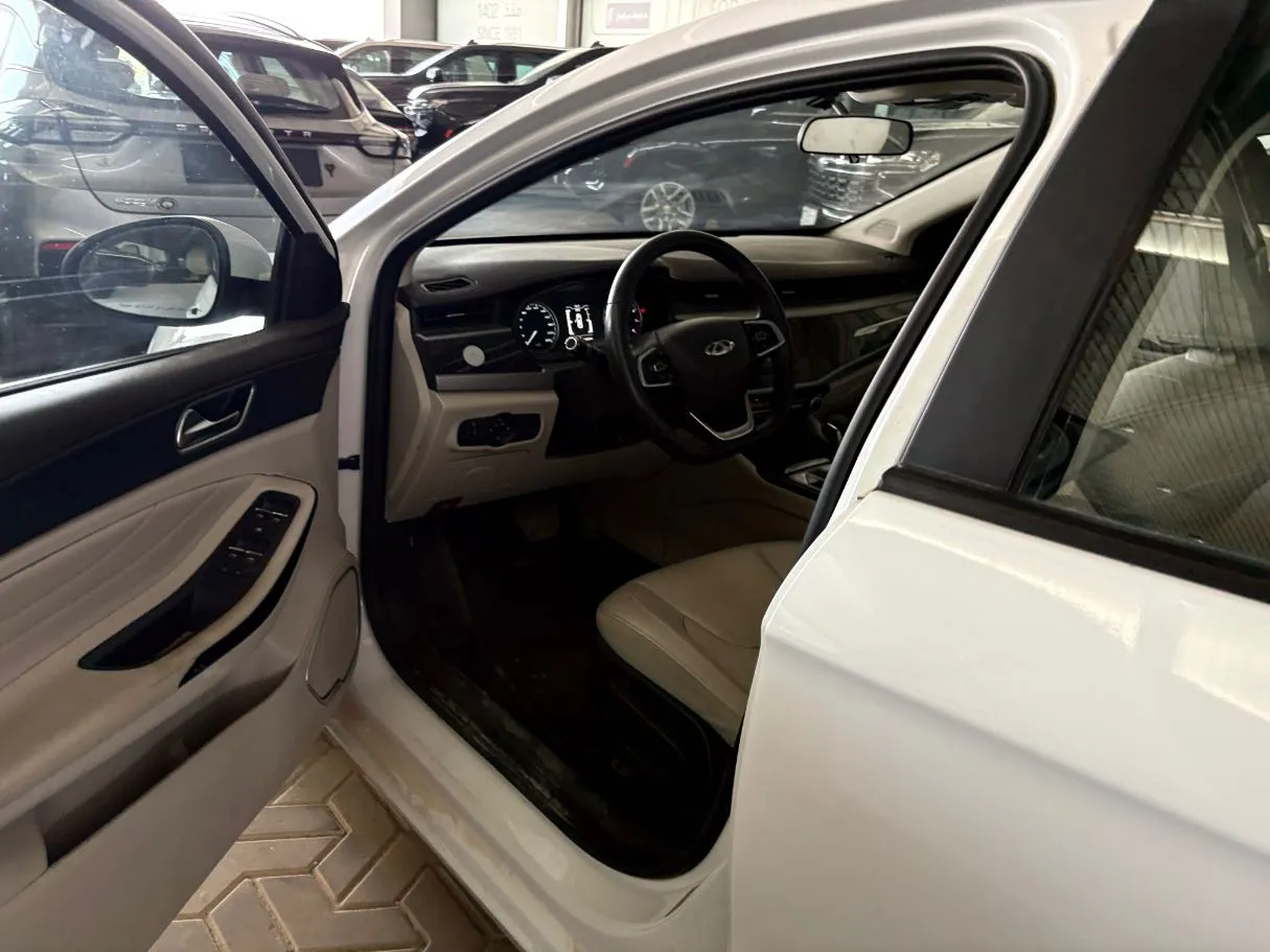 Car image 8