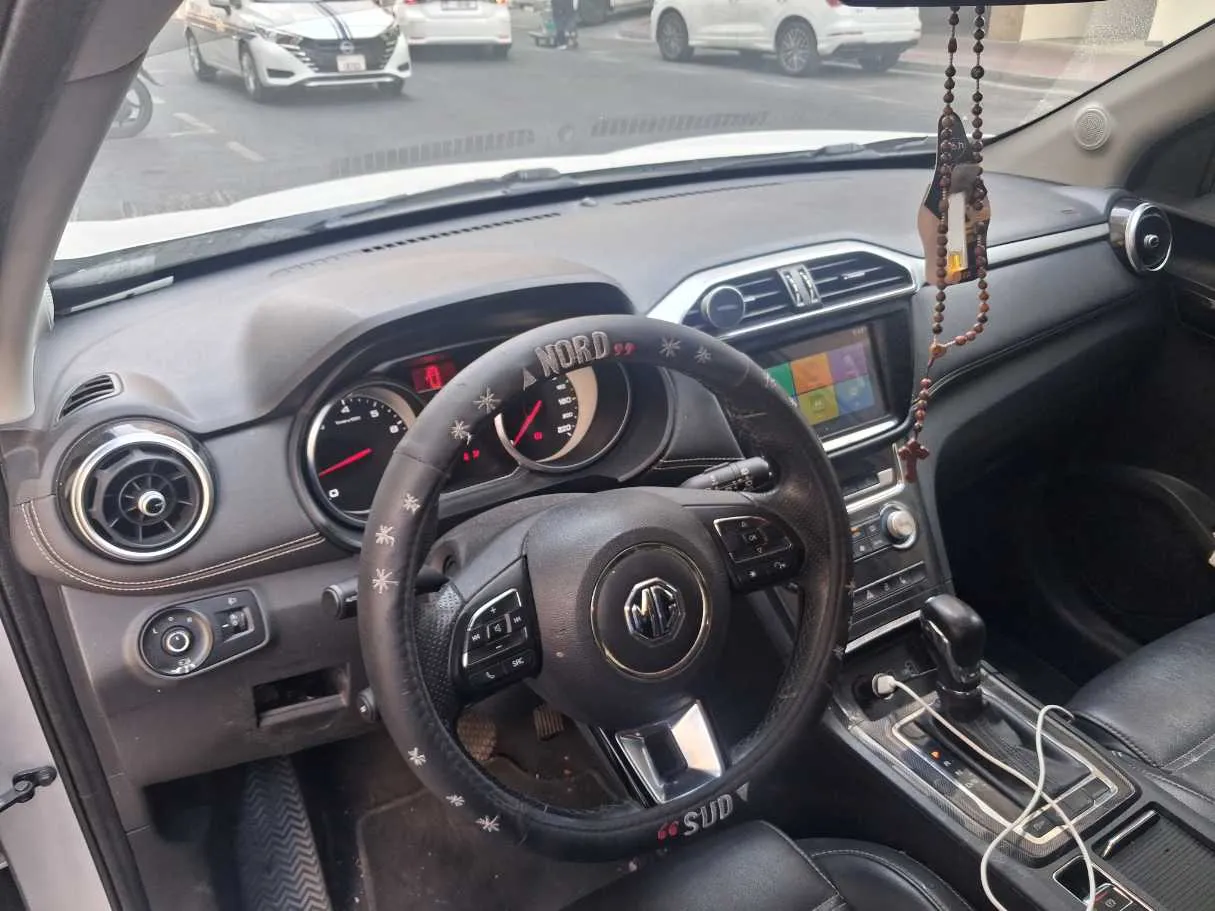 Car image 11