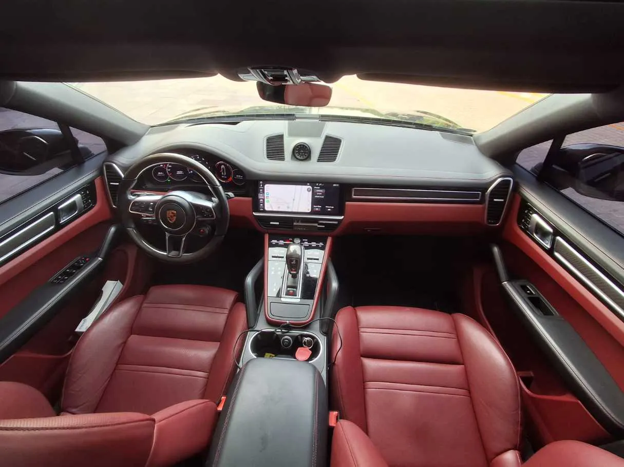 Car image 14
