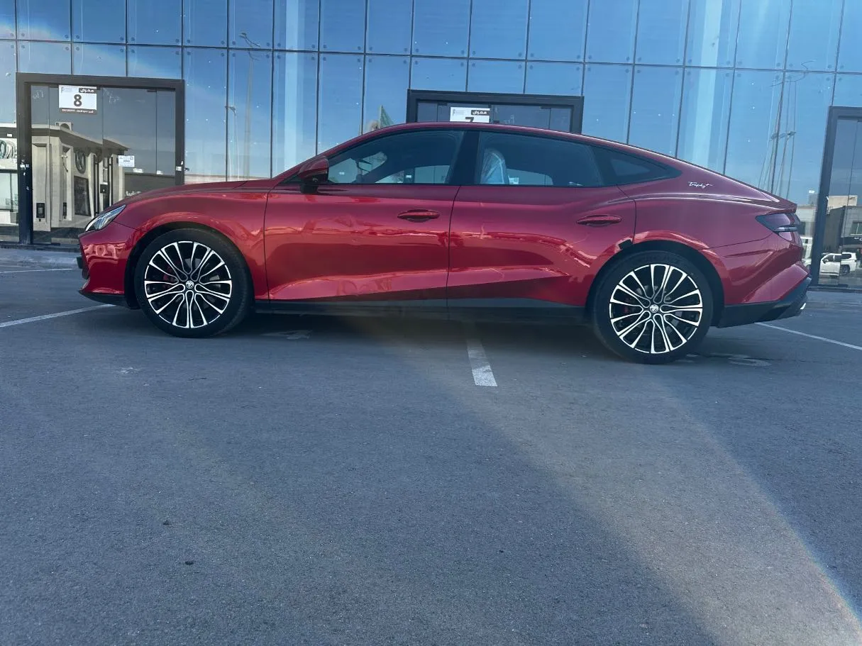 Car image 8