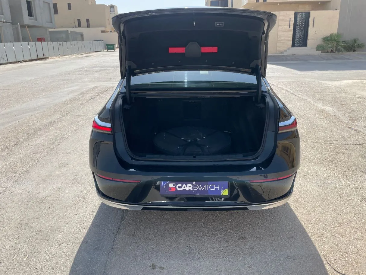 Car image 24