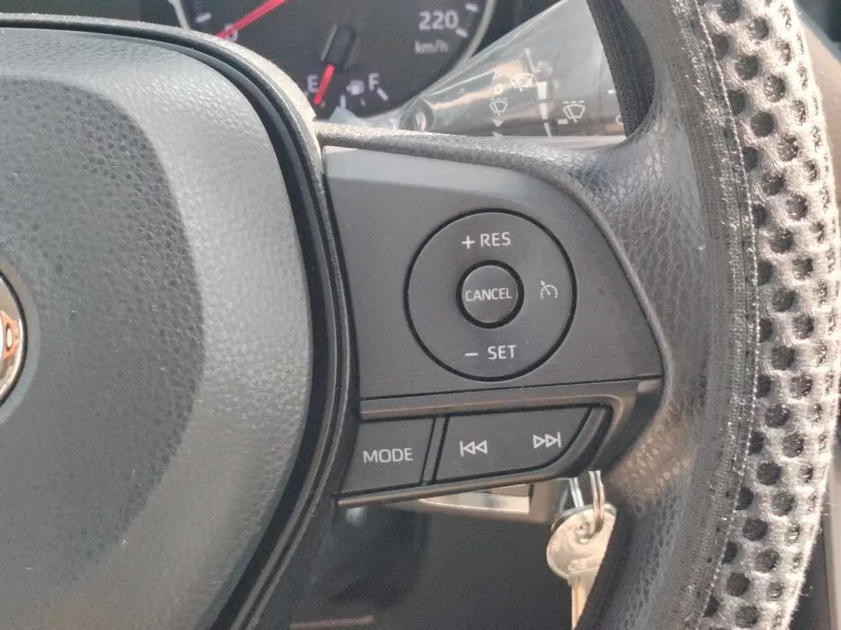 Car image 26