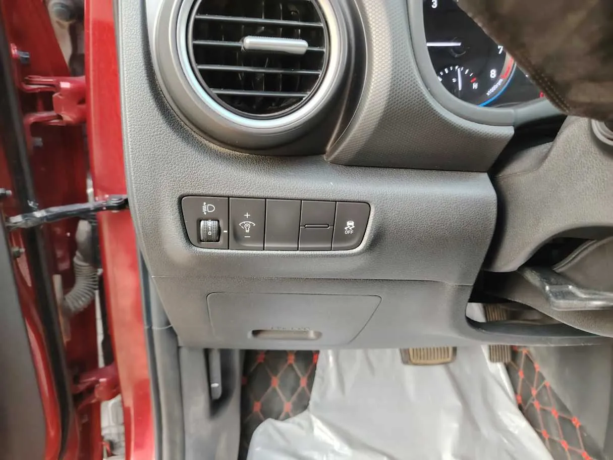 Car image 35