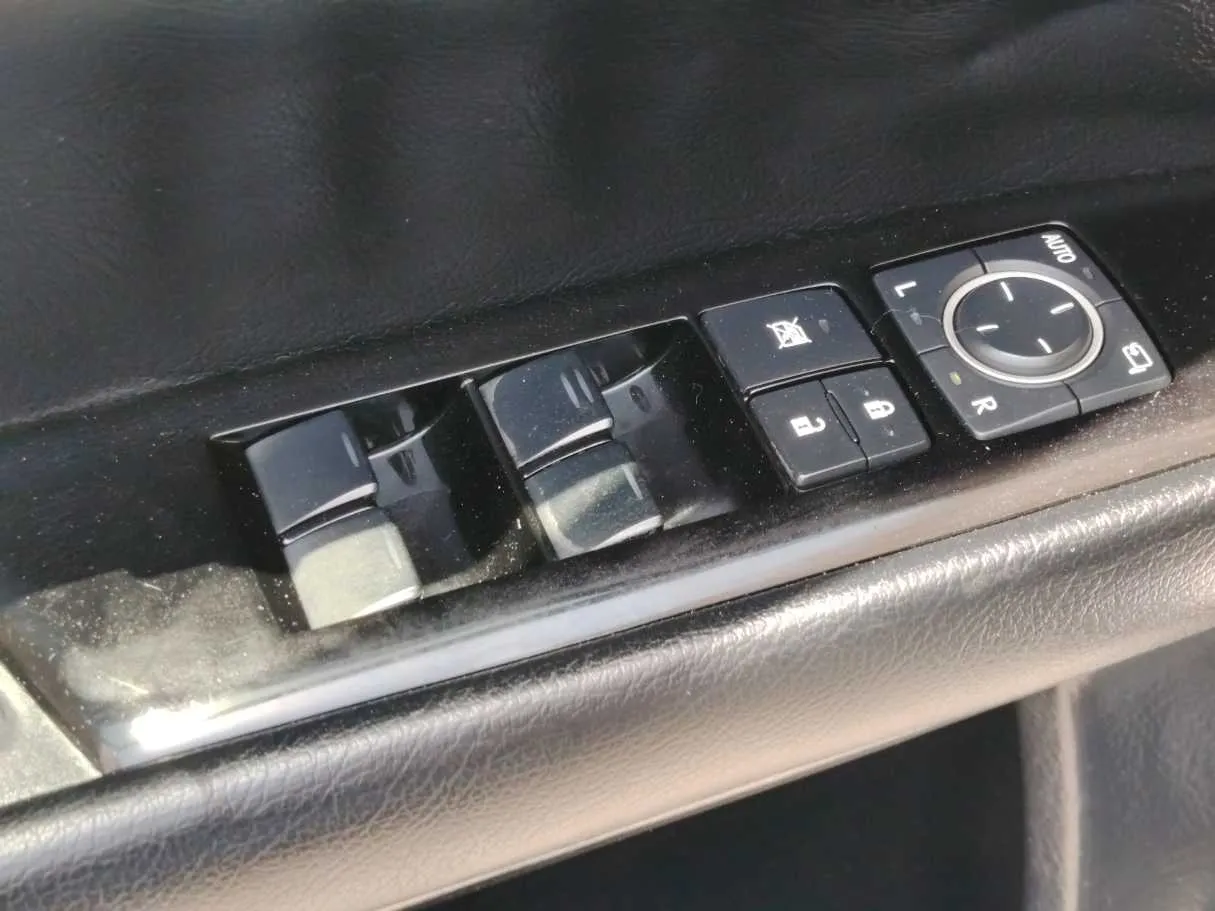 Car image 34