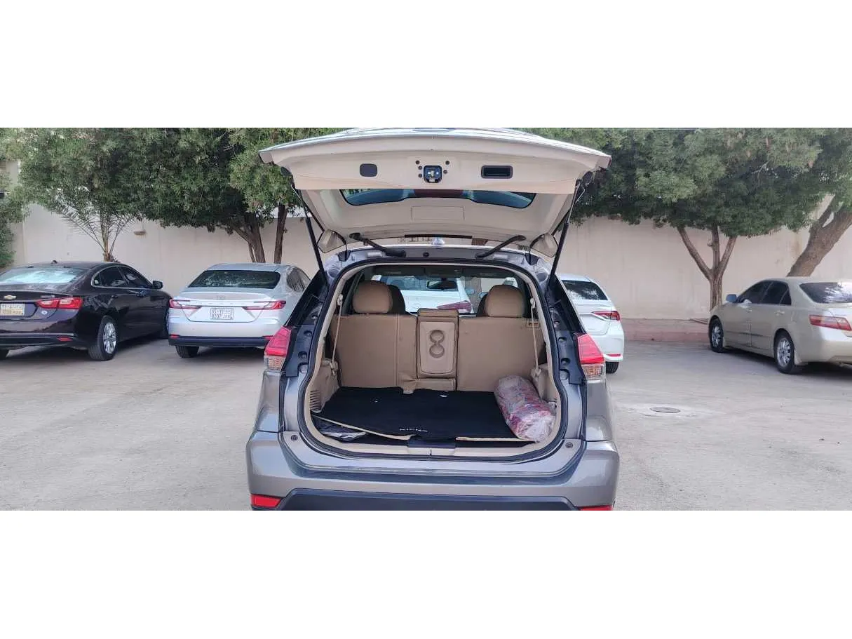 Car image 23