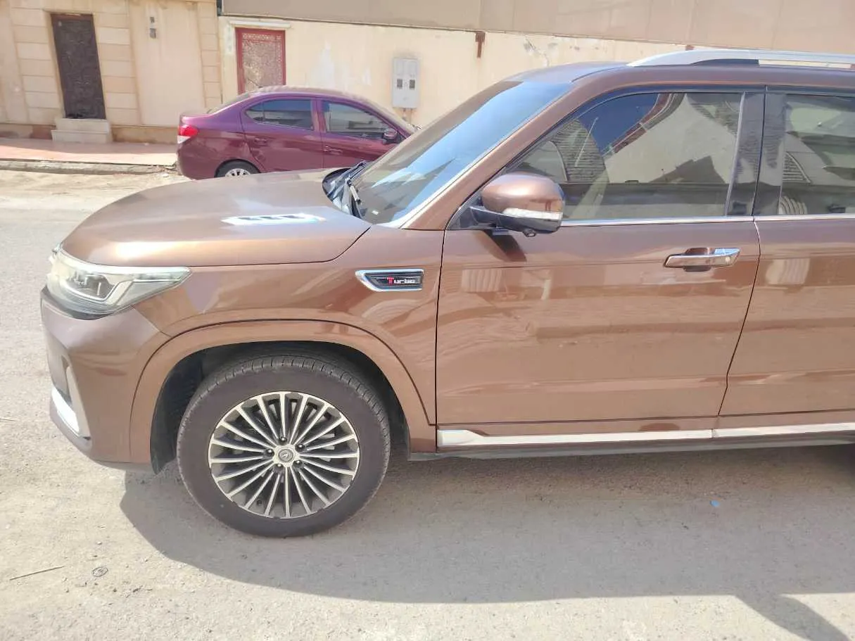 Car image 9