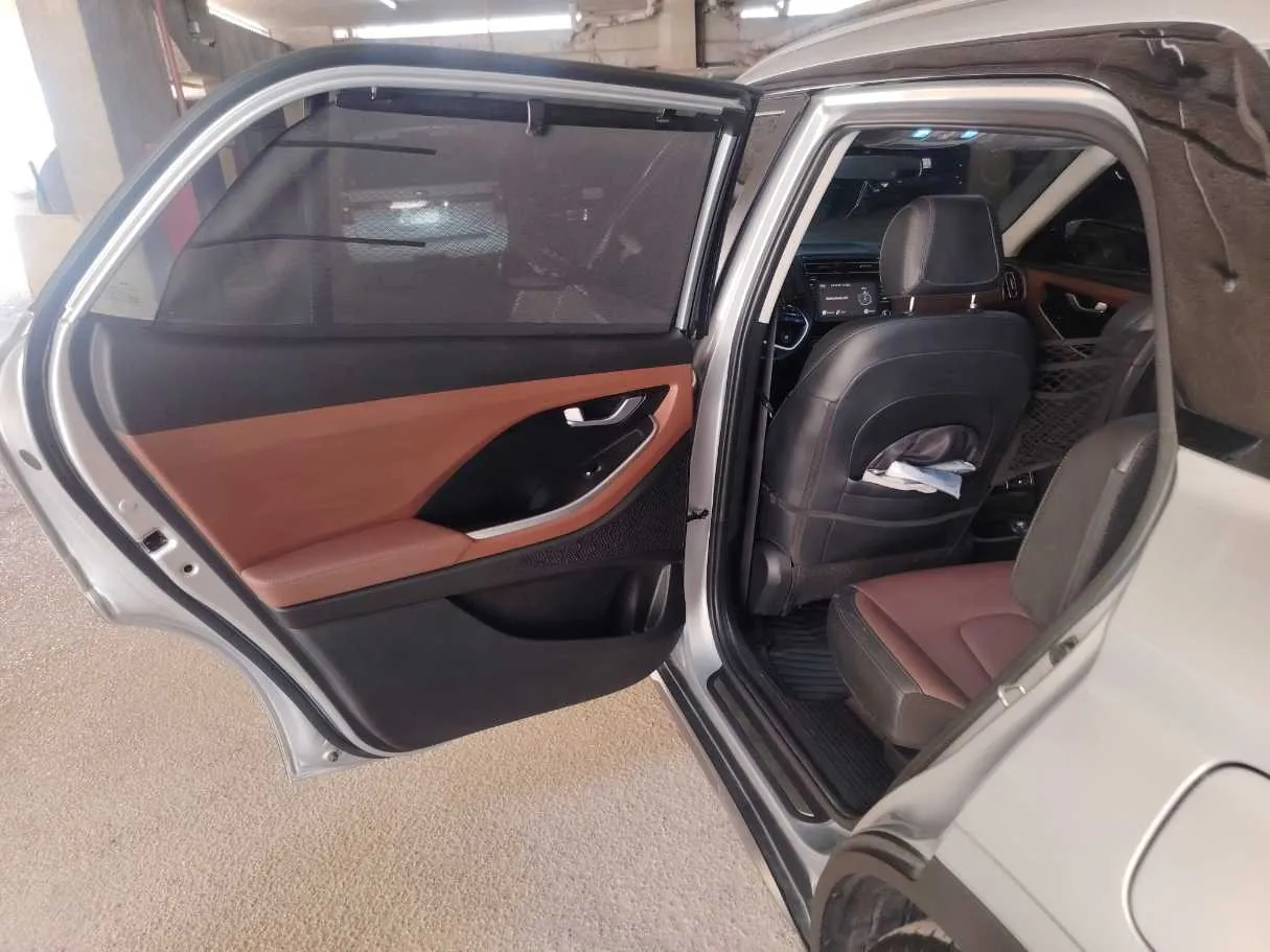 Car image 13