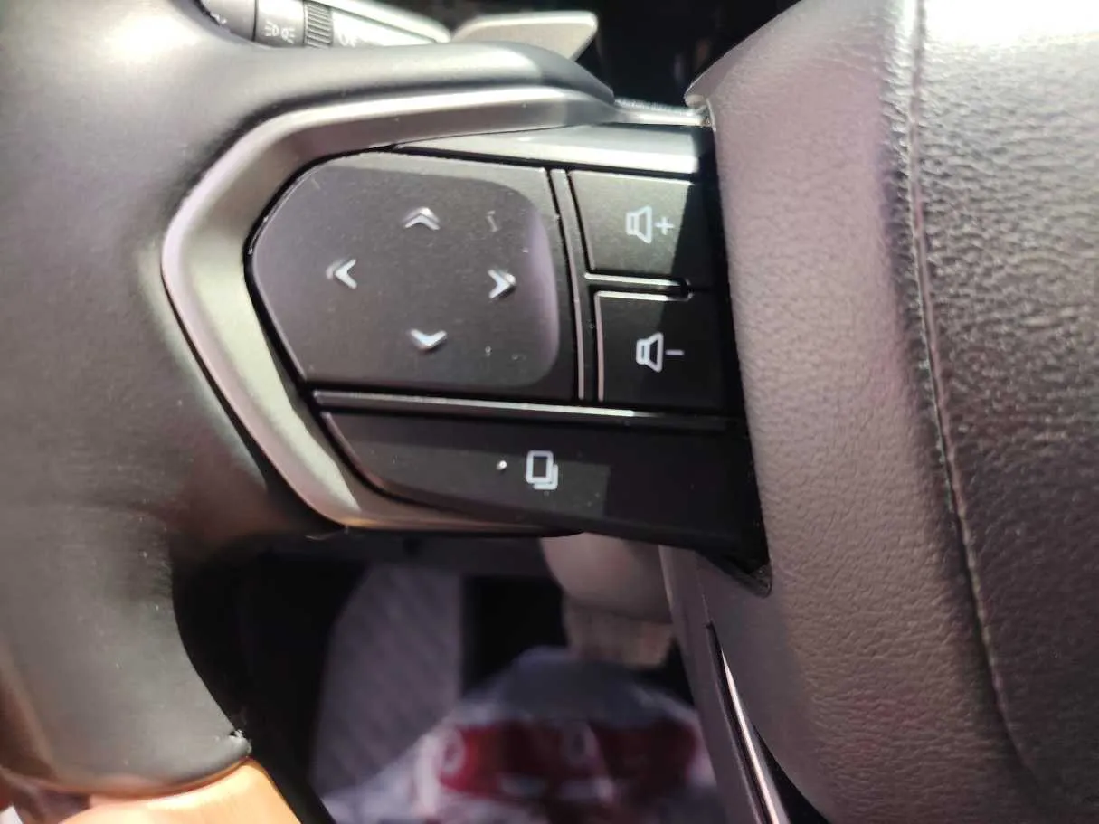 Car image 28