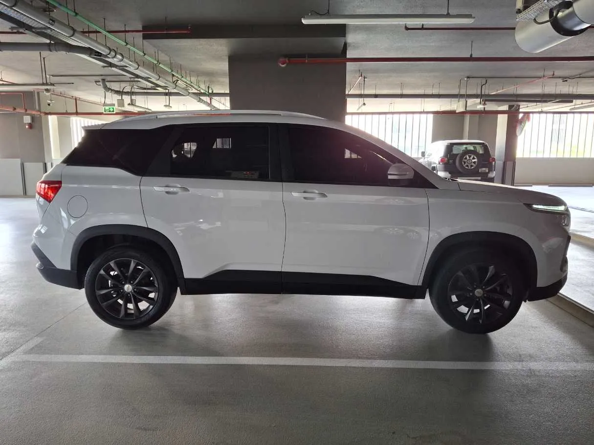 Car image 8