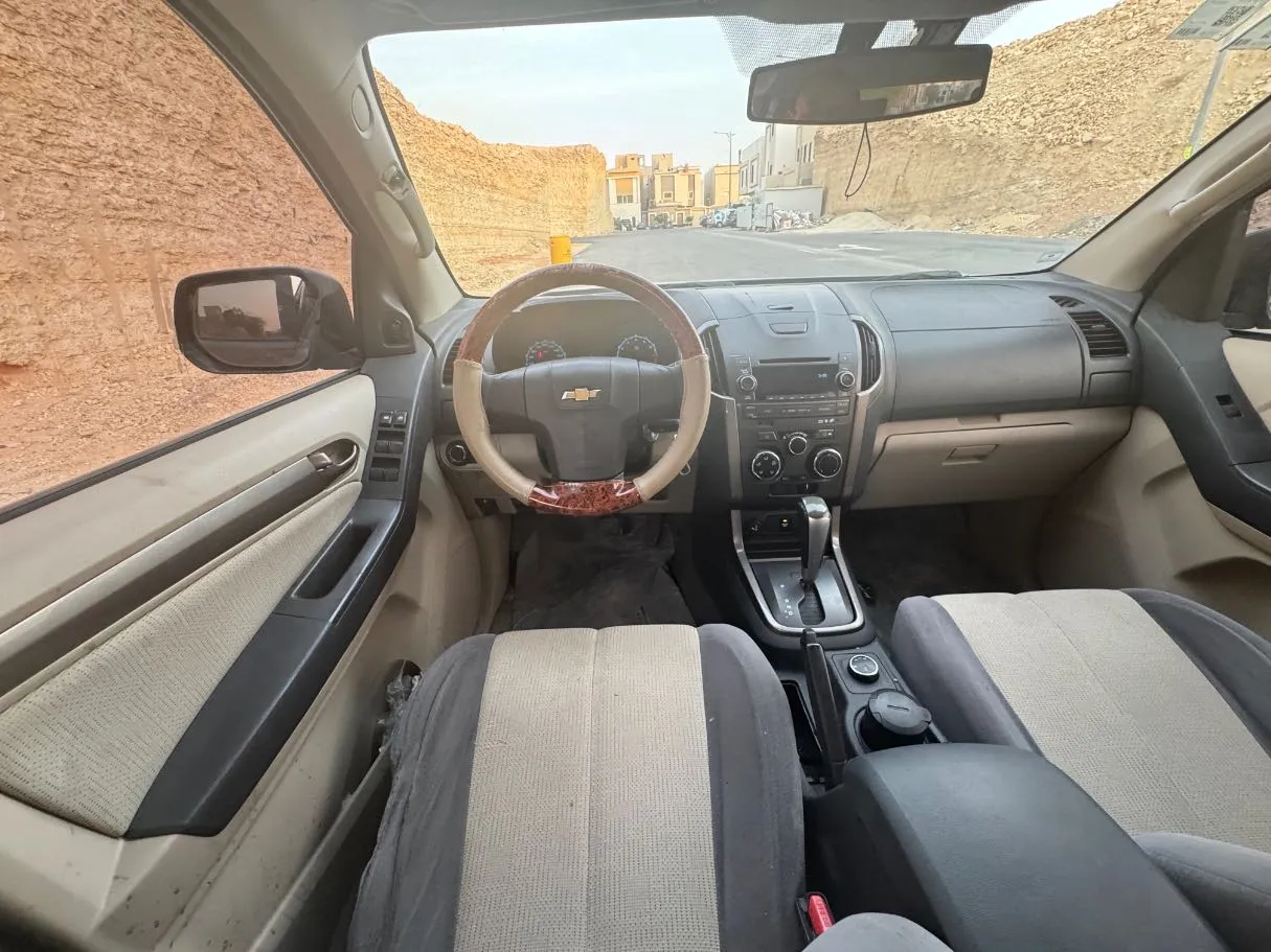 Car image 16