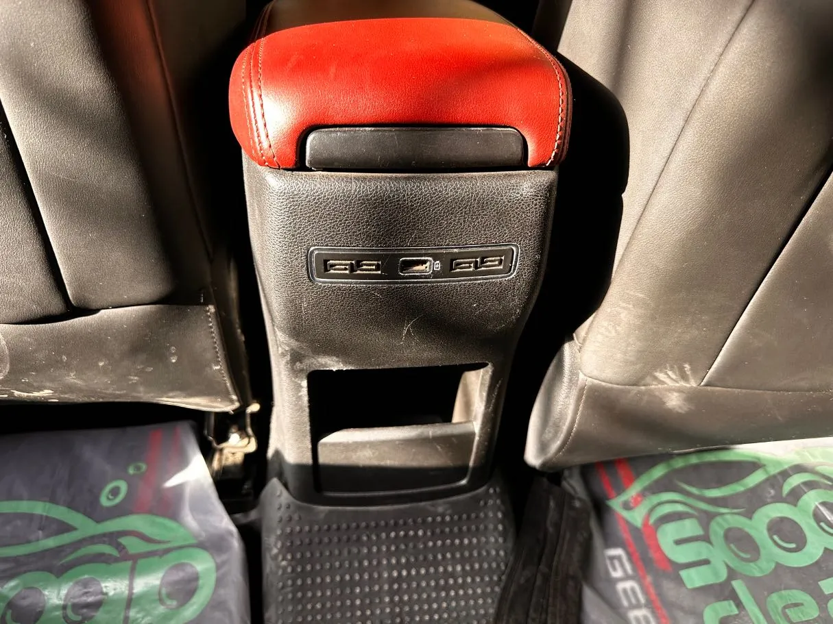 Car image 25