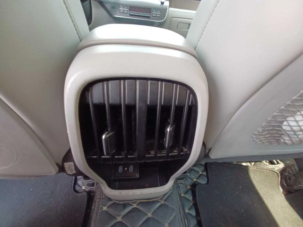 Car image 24