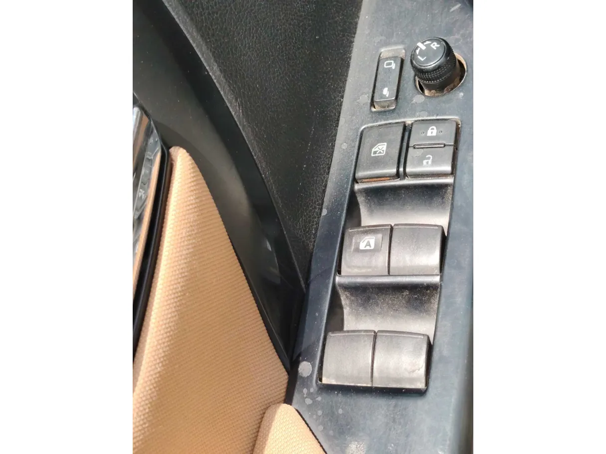 Car image 28