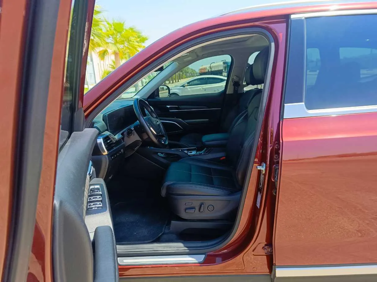 Car image 12