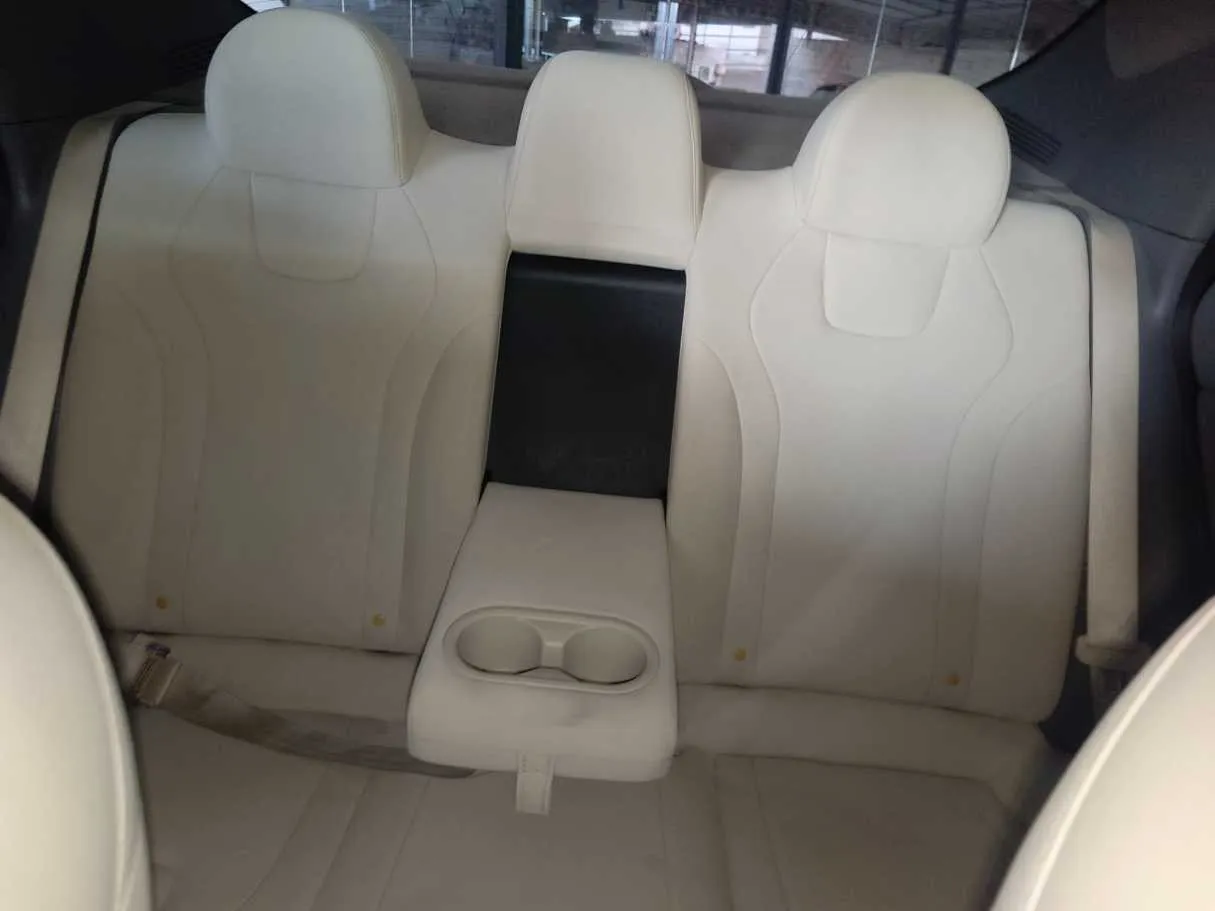 Car image 17