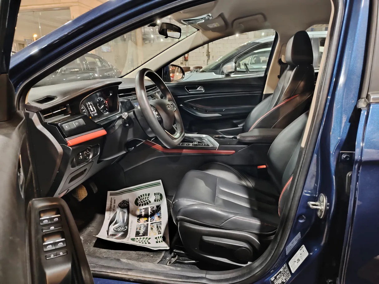 Car image 11