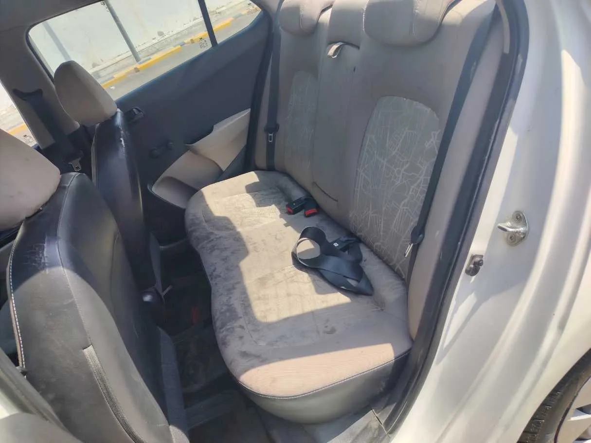 Car image 16