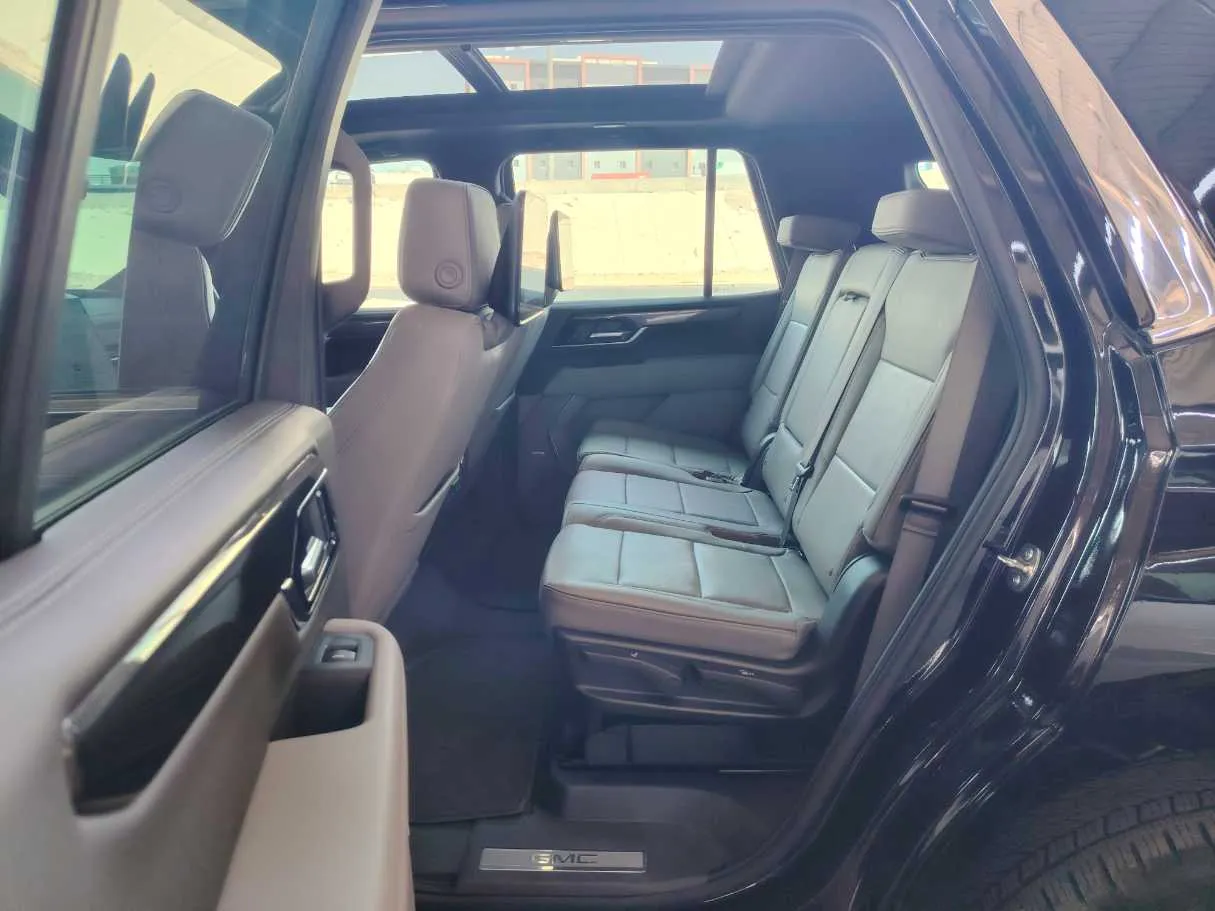 Car image 24
