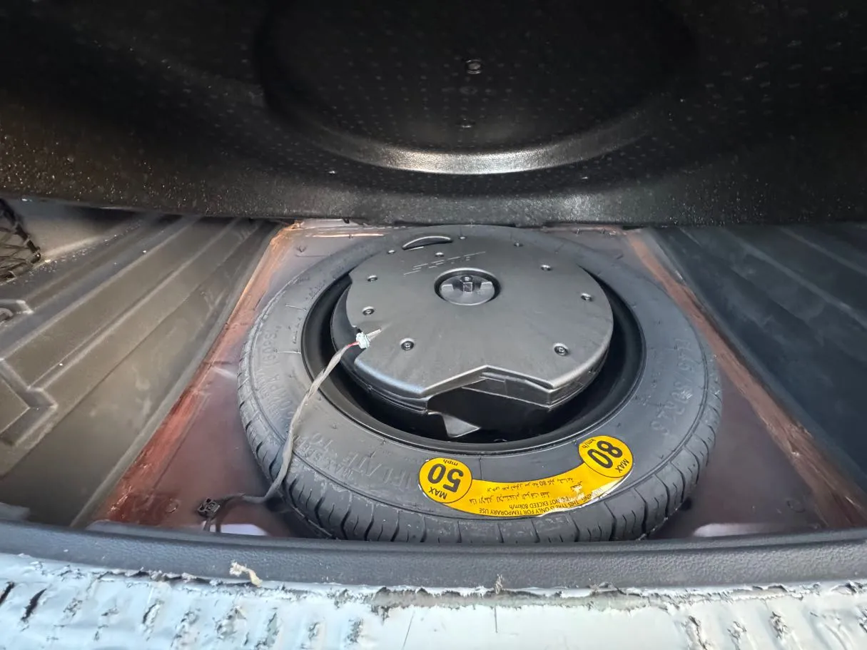 Car image 26