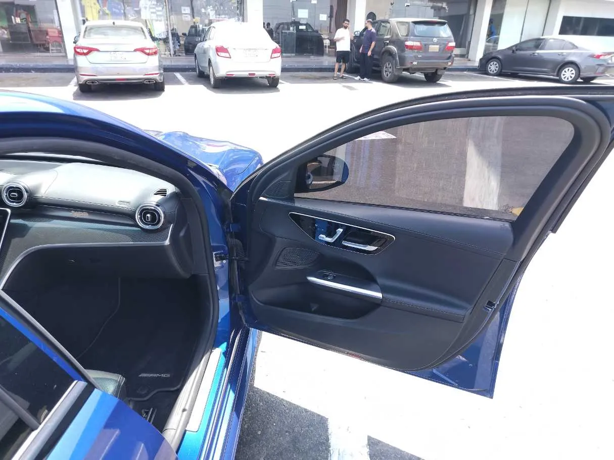 Car image 17