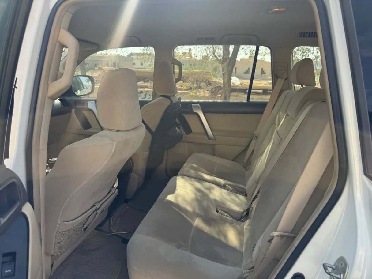Car image 13