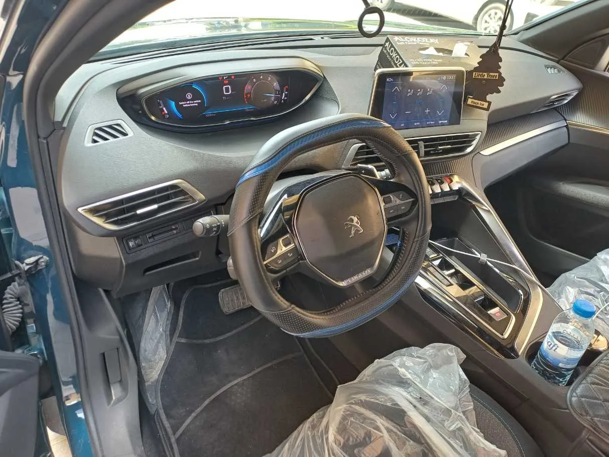 Car image 11