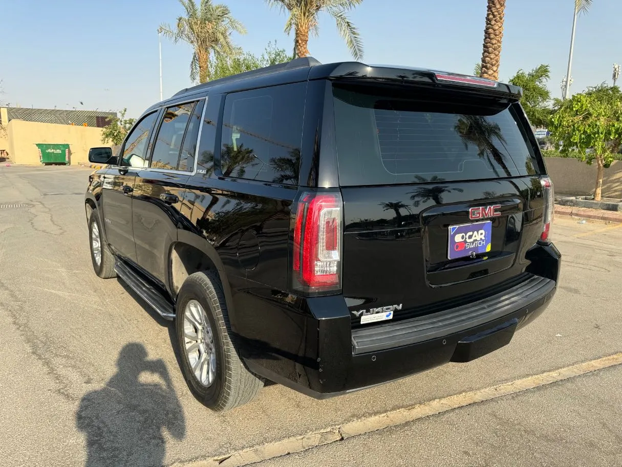 Car image 7