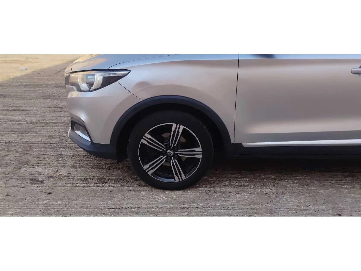 Car image 10