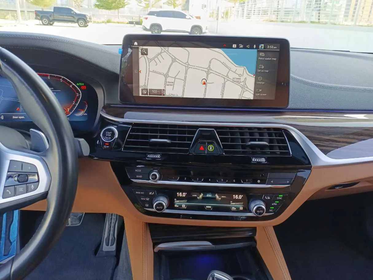 Car image 16