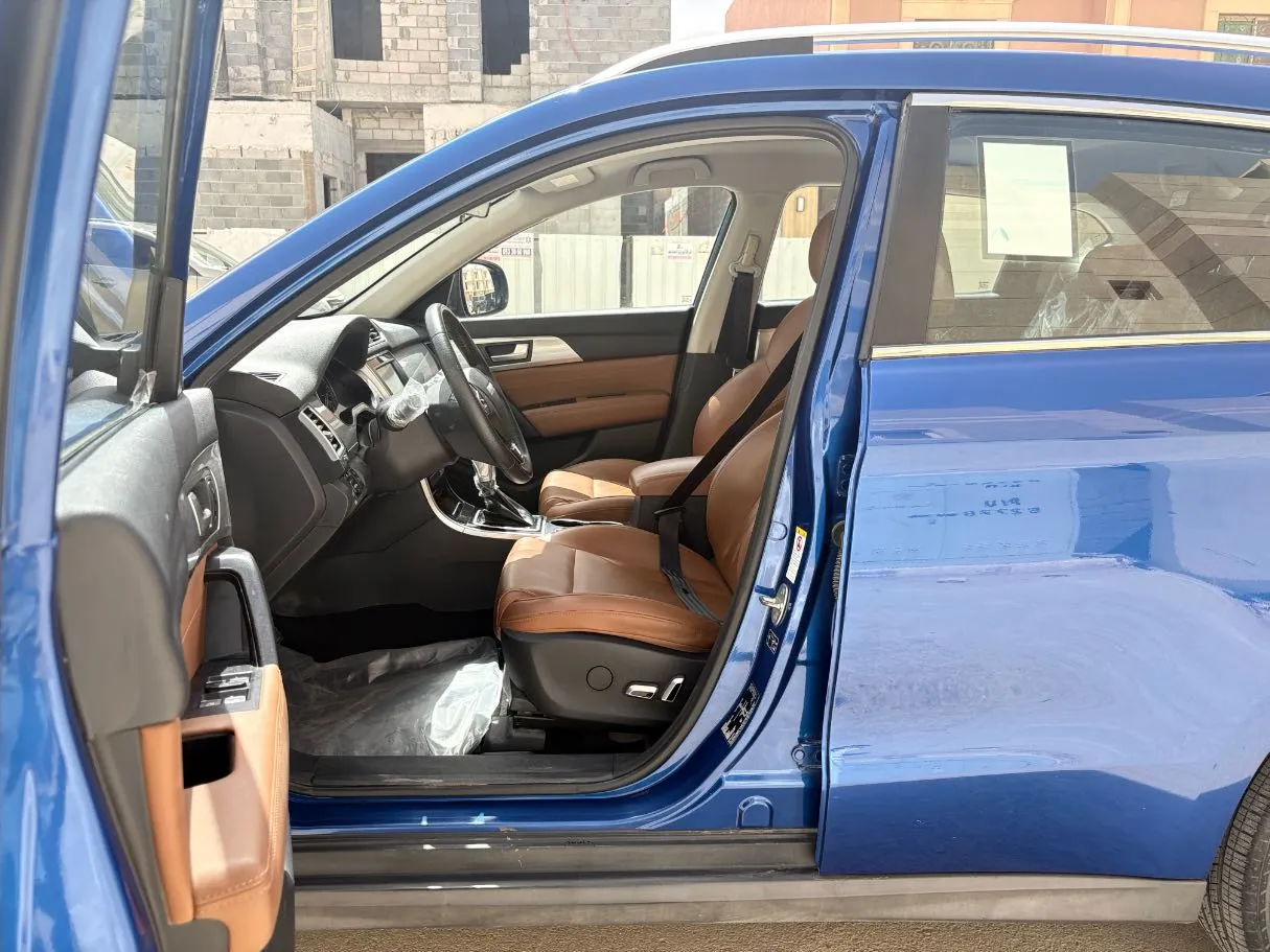 Car image 13