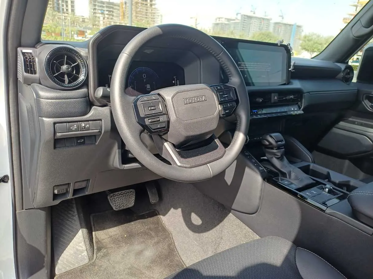 Car image 11