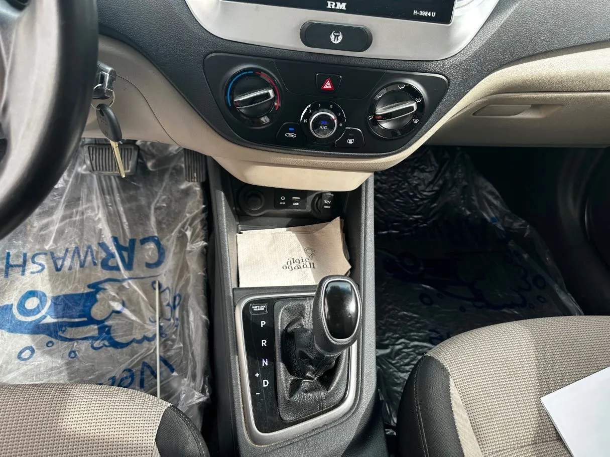 Car image 18