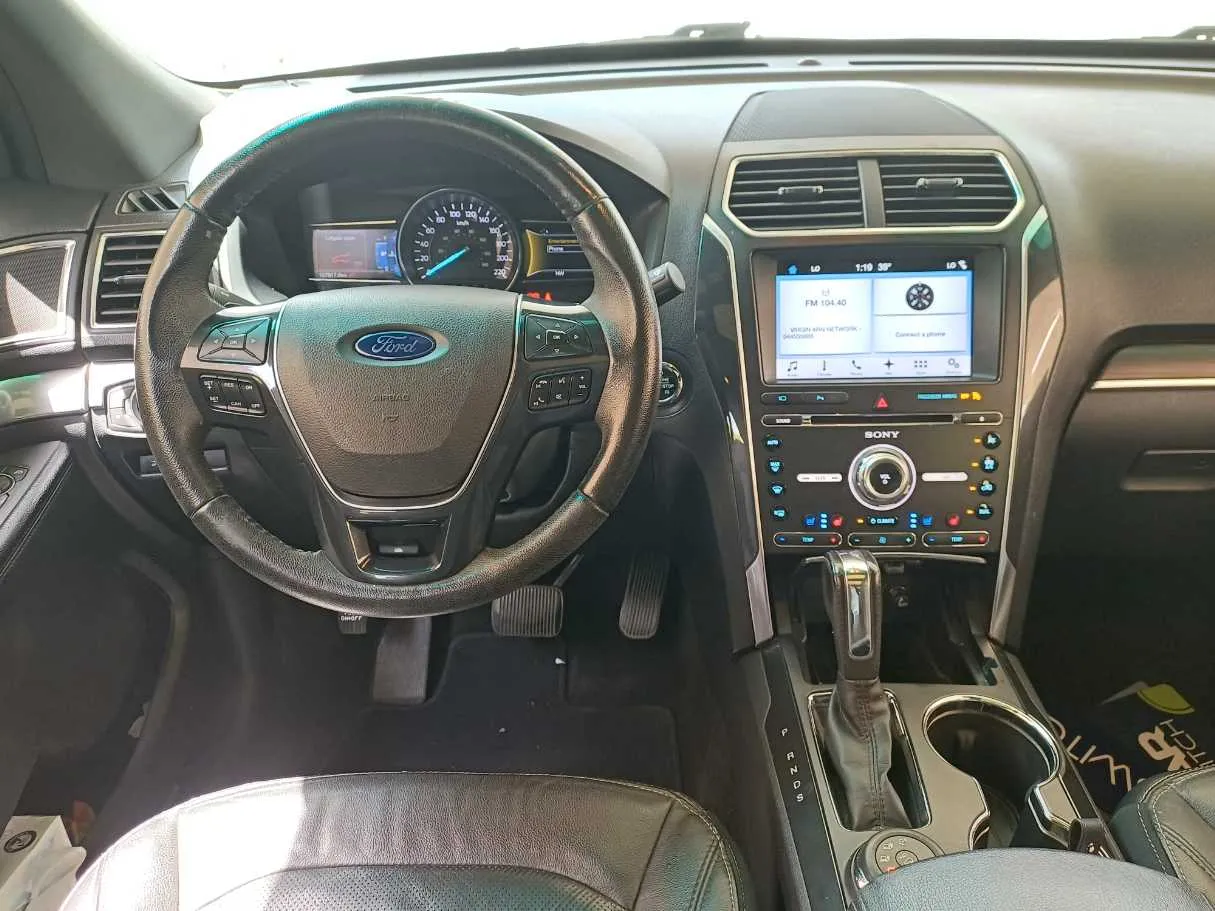 Car image 17