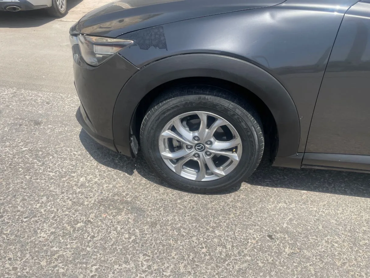 Car image 9