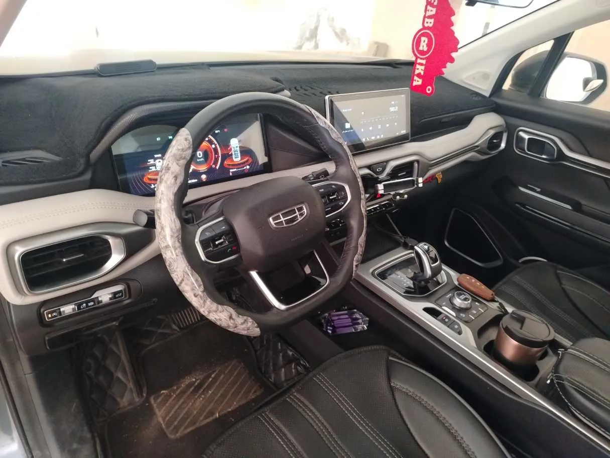 Car image 15