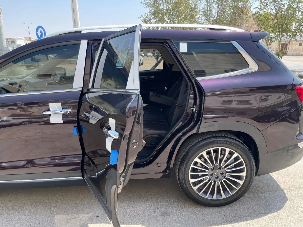 Car image 16