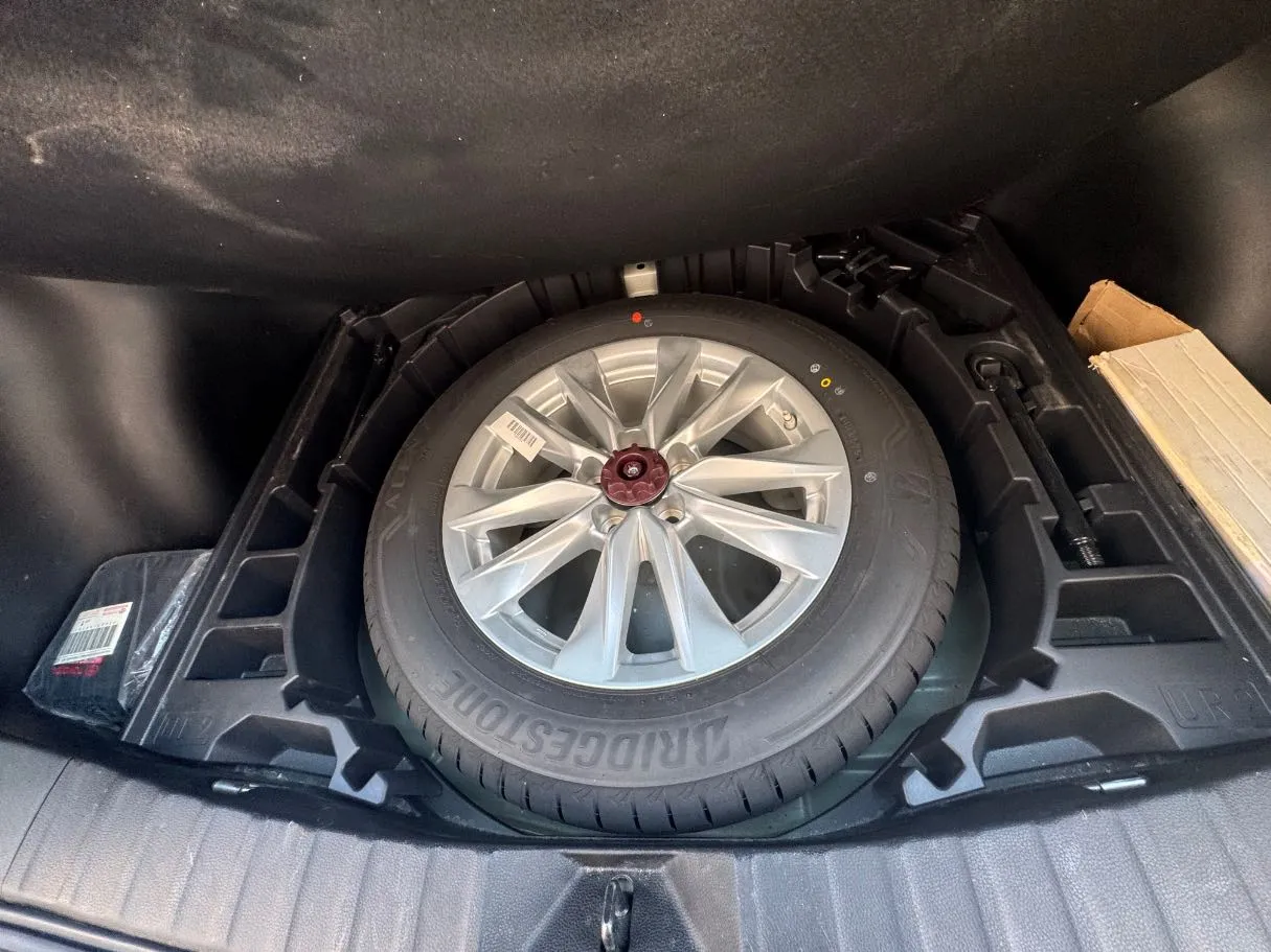 Car image 24