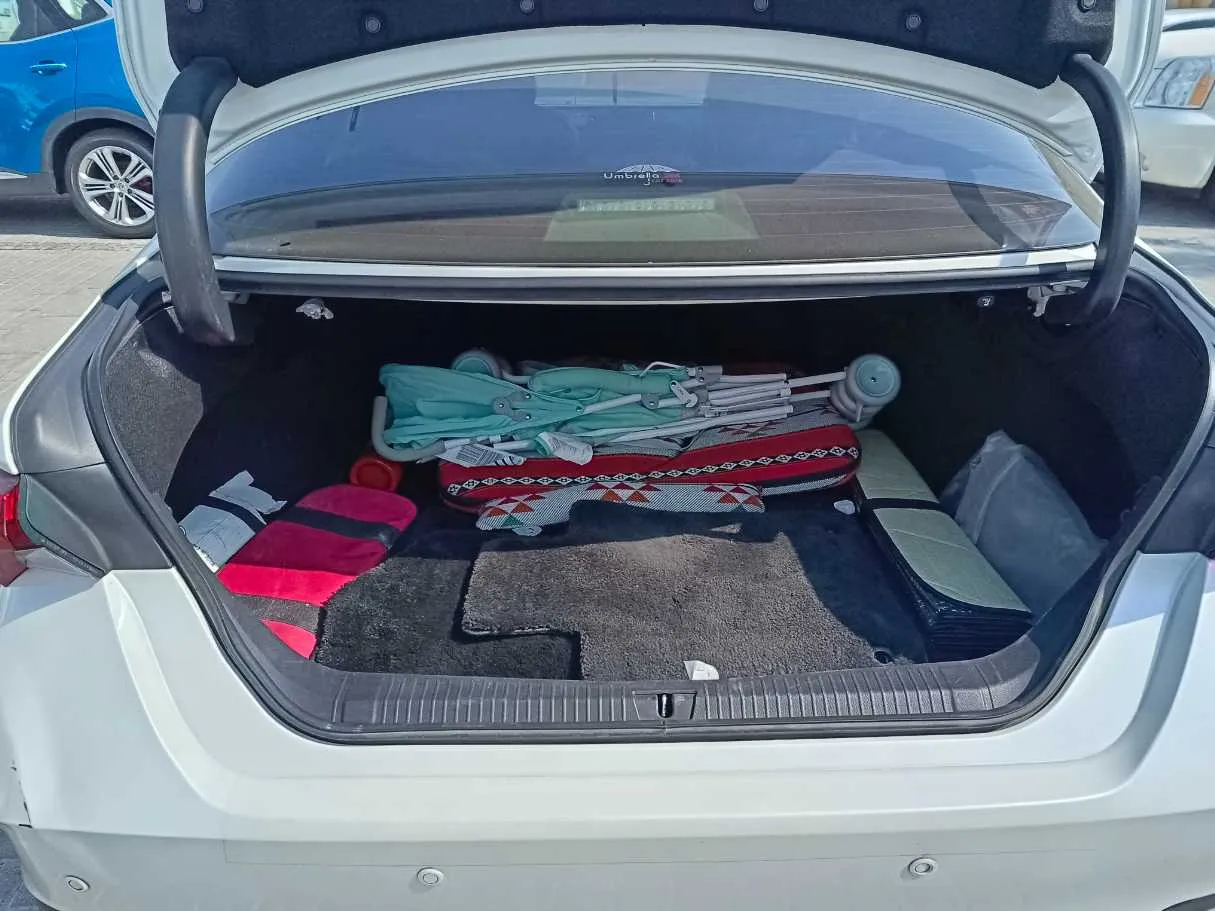 Car image 29