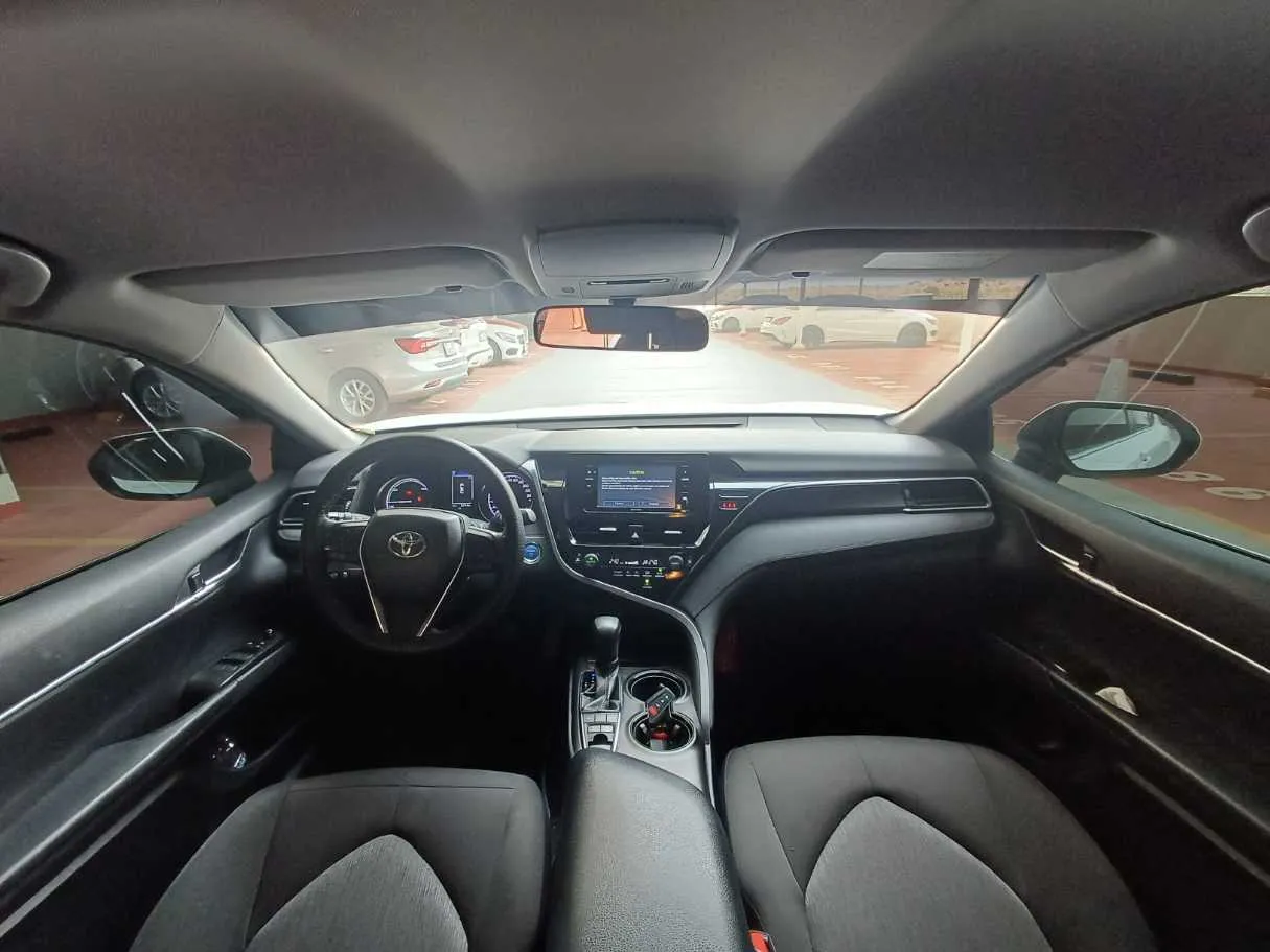 Car image 14