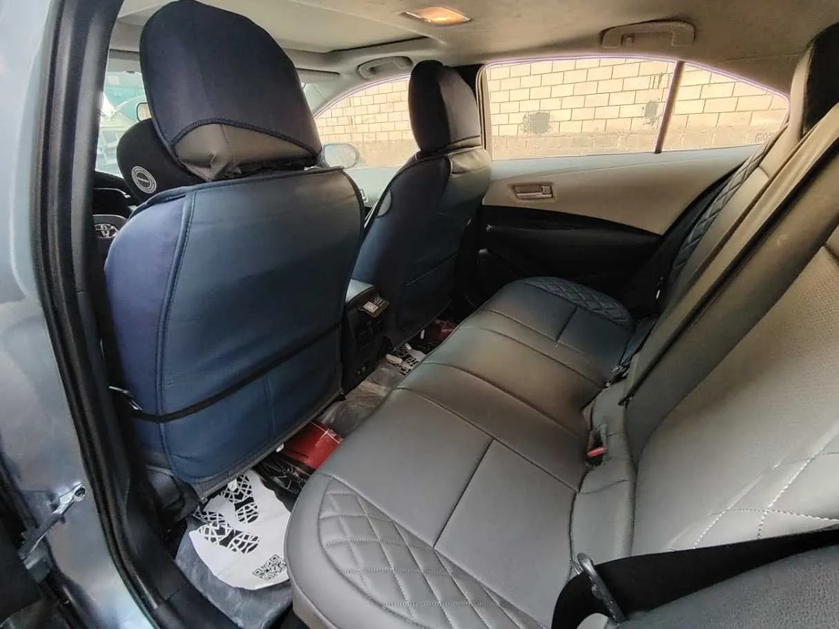 Car image 12